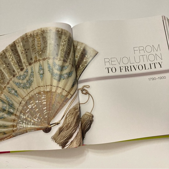 DK/Smithsonian FASHION Coffee Table Book - Picture 11 of 14